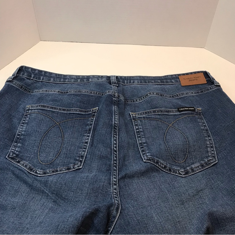 Calvin Klein High Rise Jeans - Picture 11 of 12